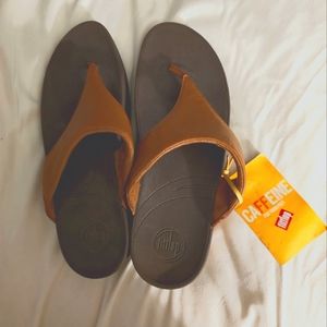 Fit Flop thong sandals. SIZE 10 Brwn top, dark brwn sole. 2 in platform